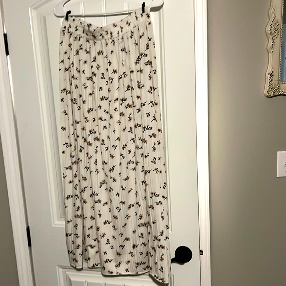 White Jon and Anna long maxi skirt with flower print